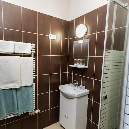 Bed & Breakfast Barathegyi Panzio Es Elmenypark *