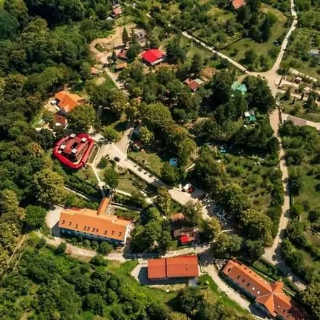 Bed & Breakfast Barathegyi Panzio Es Elmenypark *