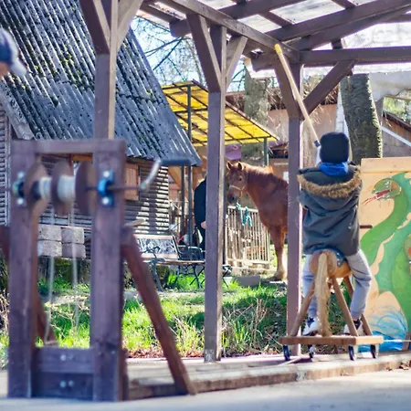 Bed & Breakfast Barathegyi Panzio Es Elmenypark