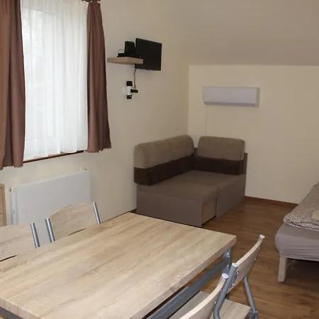 Barathegyi Panzio Es Elmenypark Bed & Breakfast